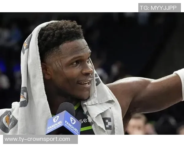 爱德华兹首节爆发拿下13分半场表现稳健三分球命中率高达40